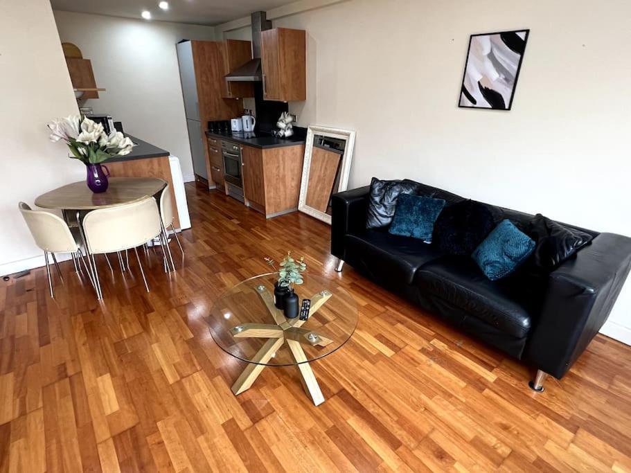 Entire Flat, 2 Bedroom & 2 Bathrooms In Birmingham Extérieur photo
