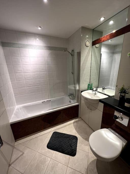 Entire Flat, 2 Bedroom & 2 Bathrooms In Birmingham Extérieur photo